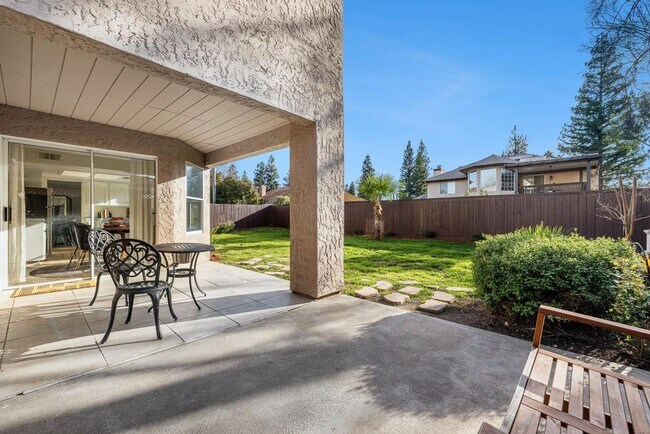 Building Photo - Stunning 4 Bedroom 2.5 bath in Woodward Park area!