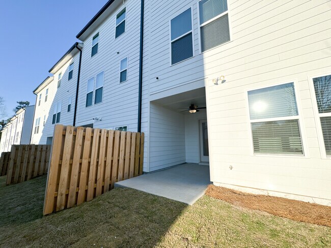 Building Photo - 3217 Bateman Drive SE