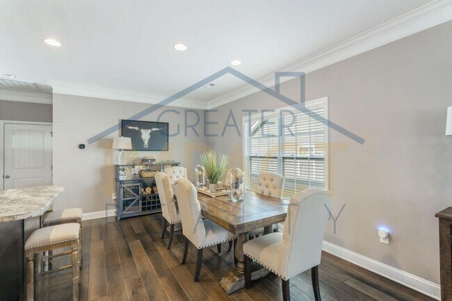 Building Photo - 129 Hackberry St