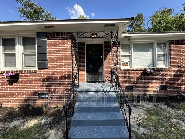 Building Photo - 3727 Maybank St