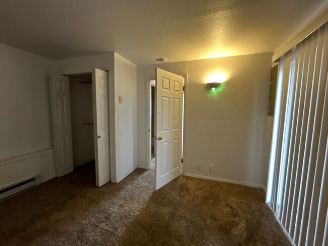 Building Photo - 365 NE Loper Ave