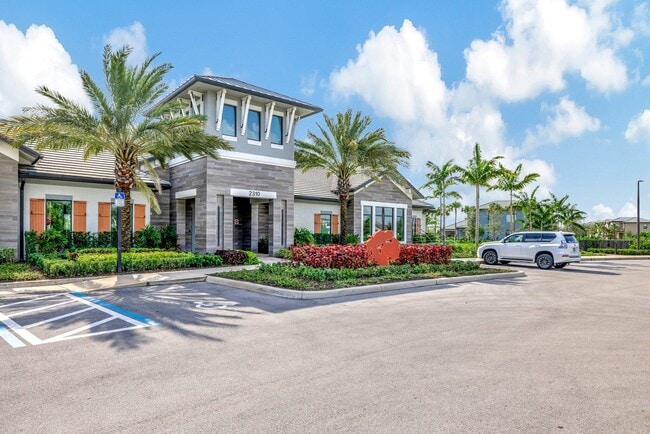 Building Photo - 4651 Pinehurst Trl E