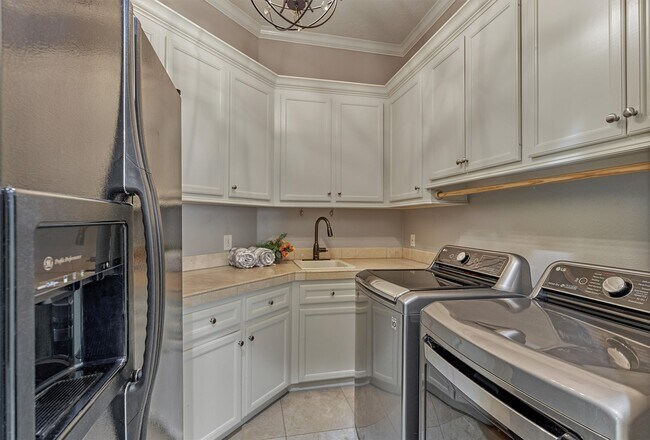 Building Photo - 94 E Bracebridge Cir