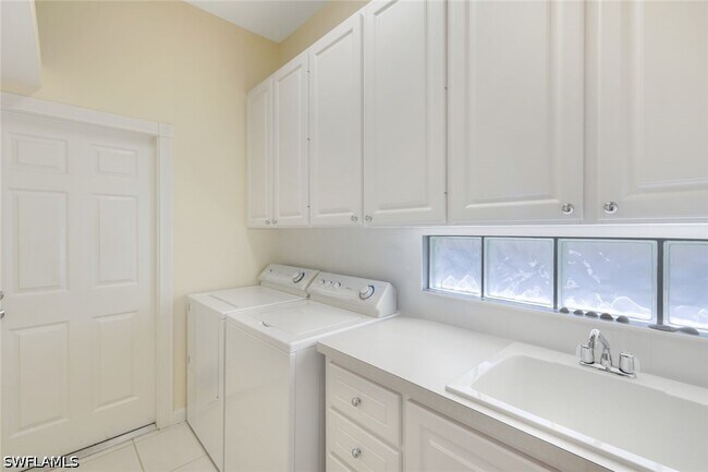 Building Photo - 5848 Ferrara Dr
