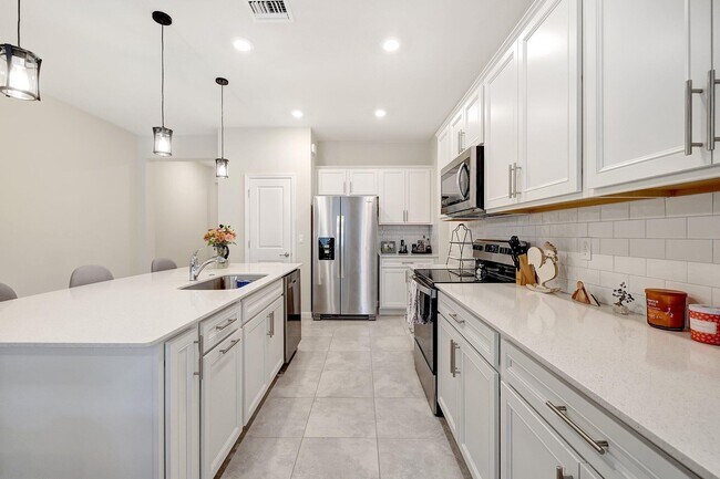 Building Photo - 1807 SE Ocean Cove Way