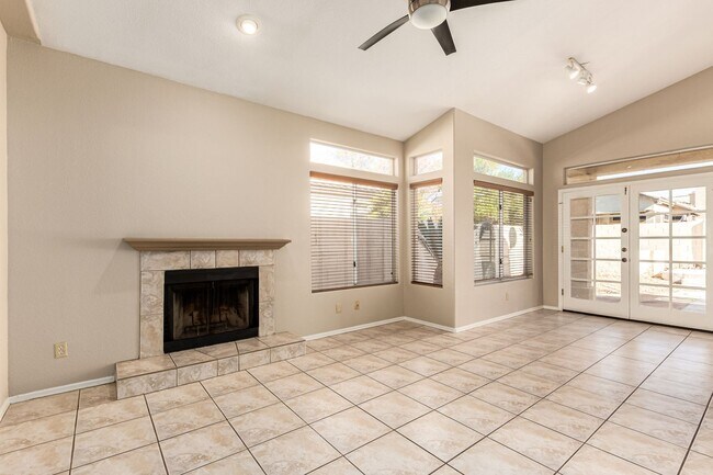 Building Photo - Beautiful 3 bedroom home in Ahwatukee Foothills with sparkling pool!