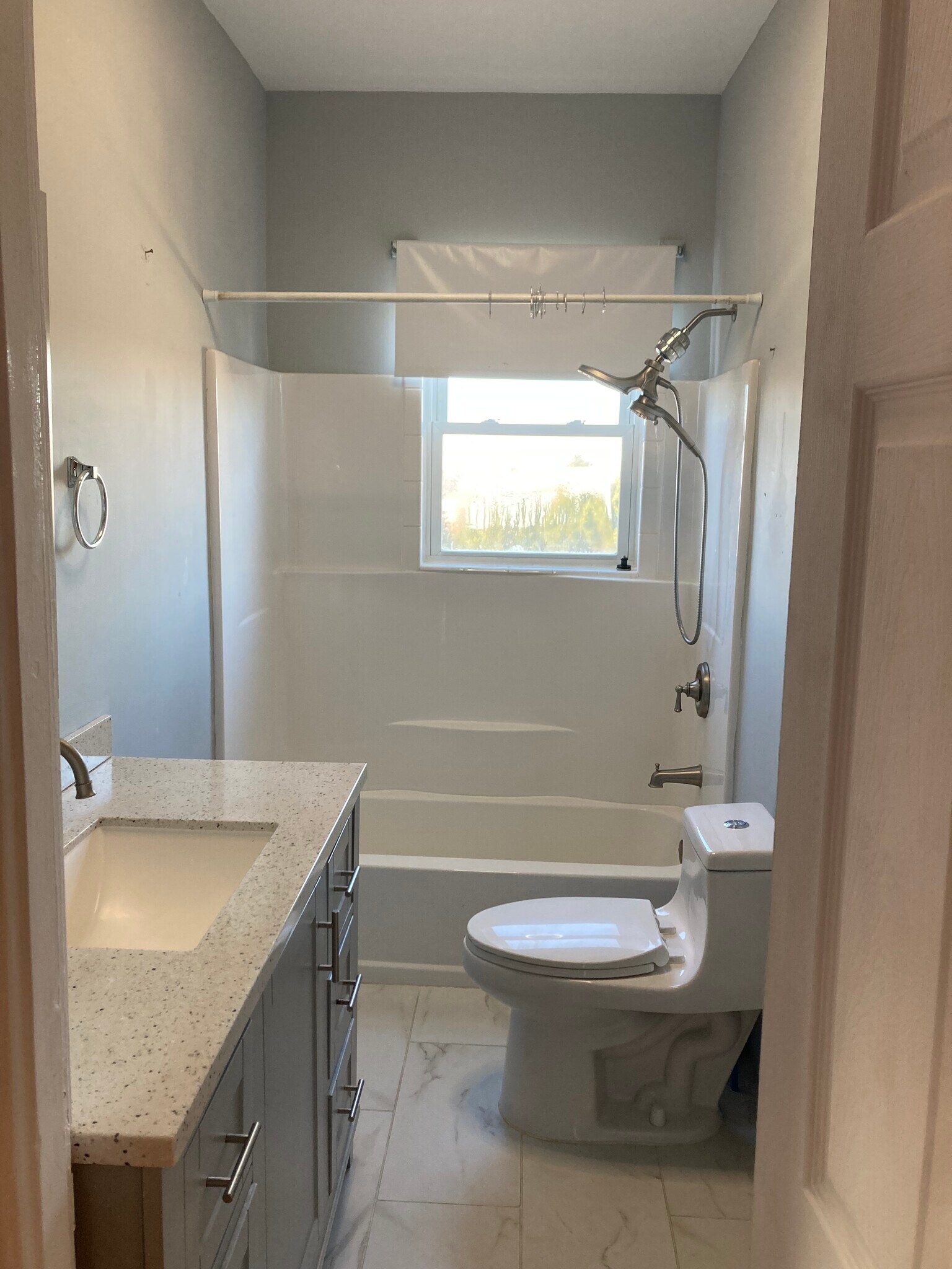 Building Photo - 56 Howland St