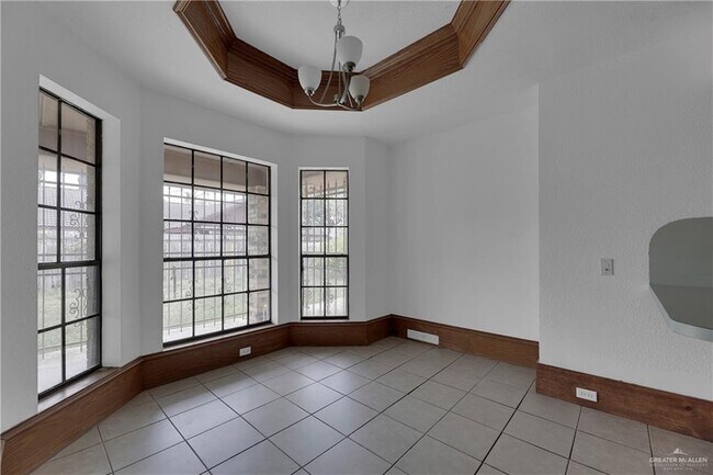 Building Photo - 6904 N 33rd St