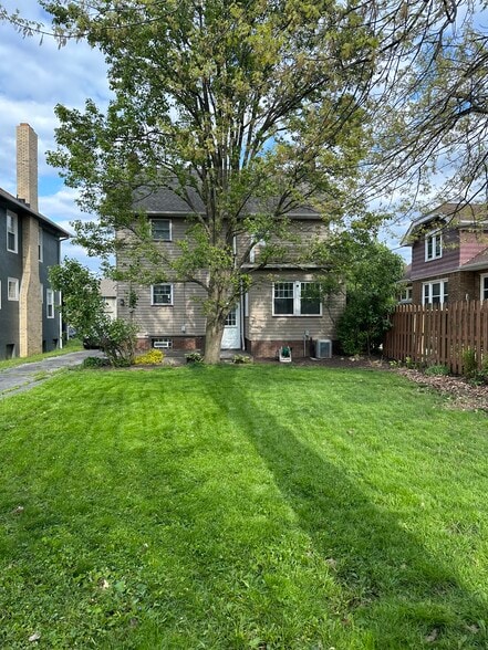 Building Photo - 1634 Chesterland Ave