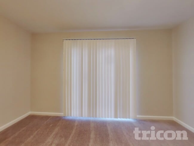 Building Photo - 2749 El Rey St