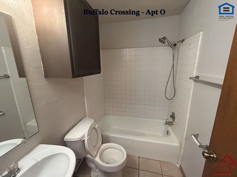 Building Photo - 1912 SW D Ave