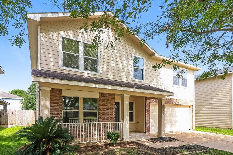 Building Photo - 5027 Oak Briar Ln