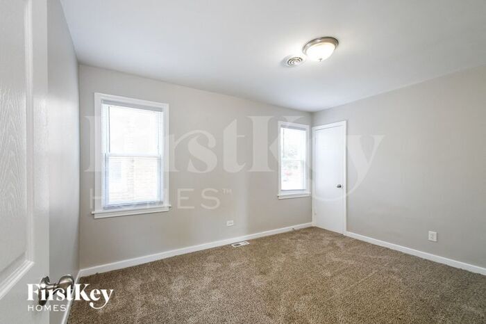 Building Photo - 9358 S Richmond Ave