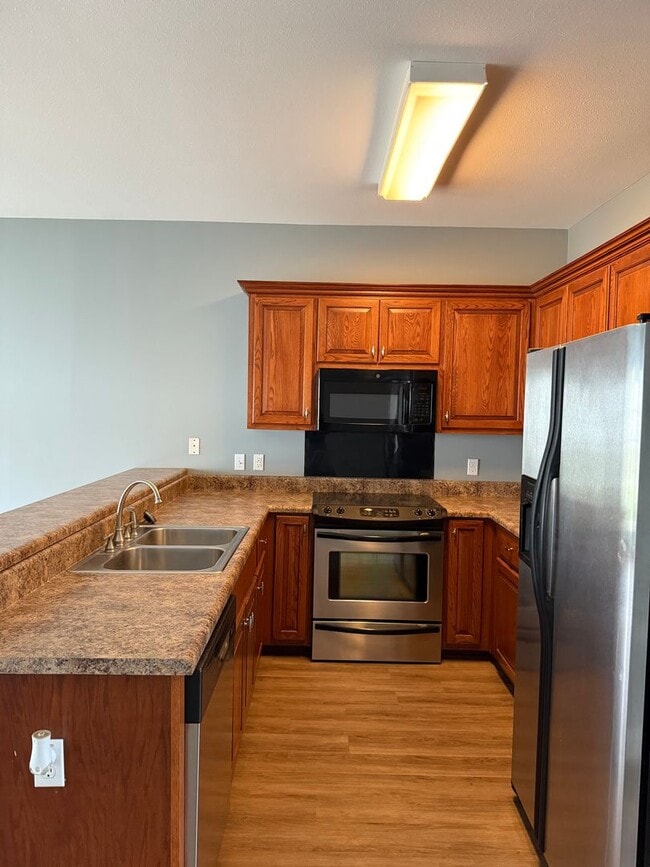 Building Photo - Available NOW -111 Peregrine Way-1/2 off the first month rent