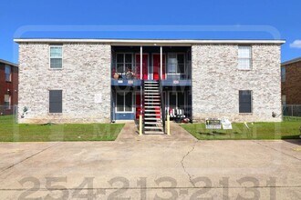 Building Photo - 3402 Hereford Ln