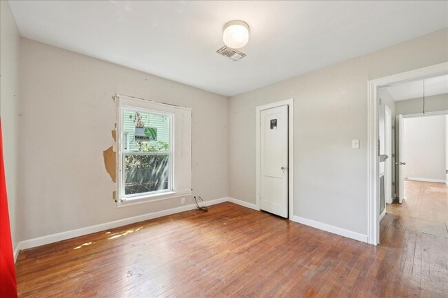 Building Photo - 4020 Ector Ave