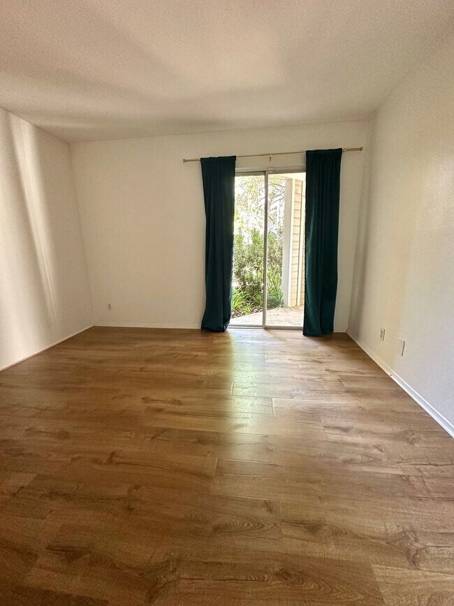 Building Photo - Rarely available 1 bedroom, 1 bathroom Condo at The Grove