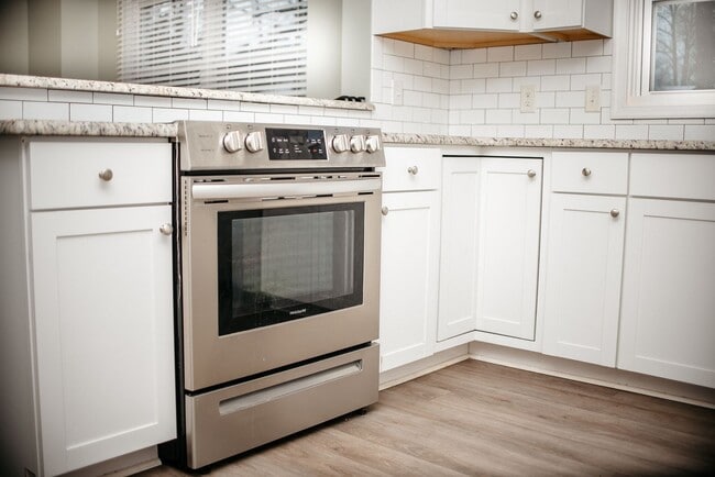 Building Photo - 1449 Jill Dr