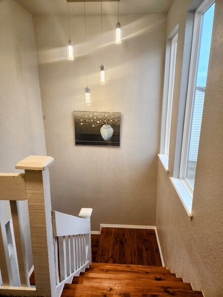 Building Photo - 4716 Hemlock Cir