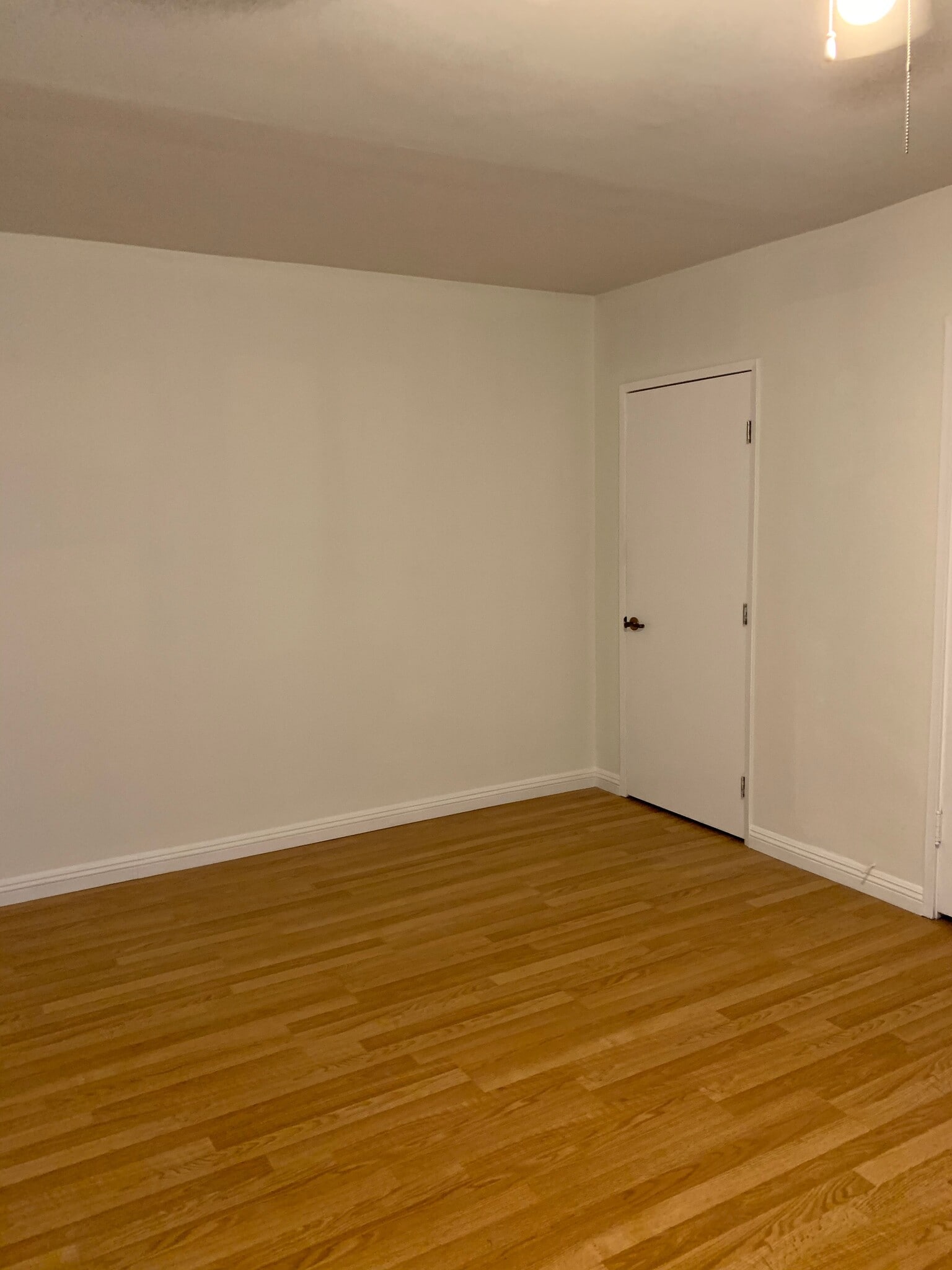 Building Photo - 1909 N Hollywood Way