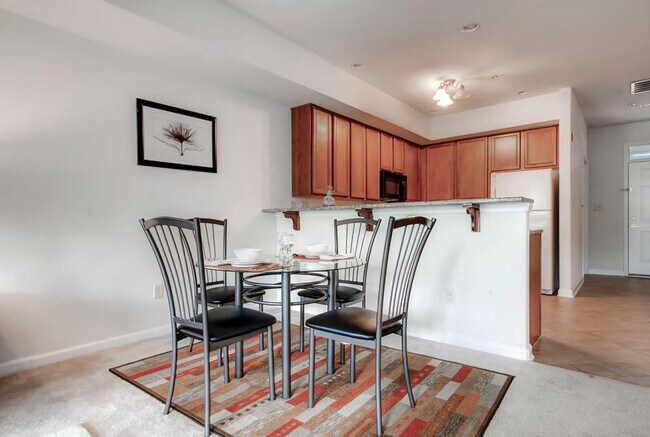 Building Photo - 3204 Ravens Crest Dr