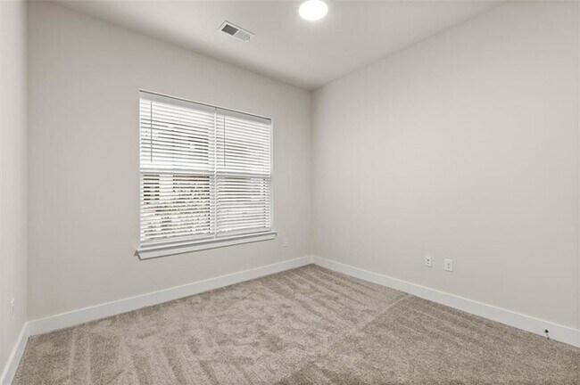Building Photo - 2648 Sandy Plains Rd