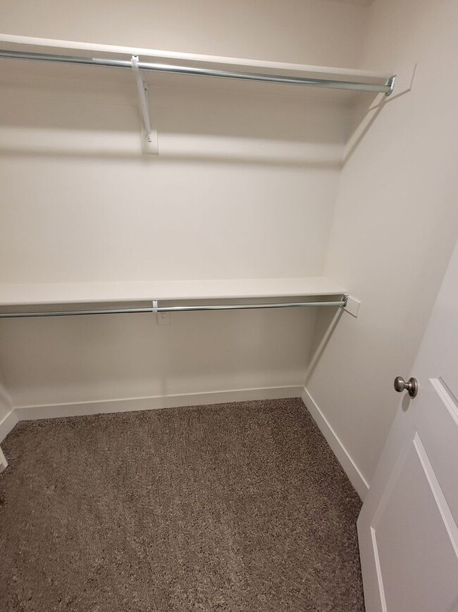 Building Photo - 2 Weeks Free Rent in May! West Haven 3 bed...