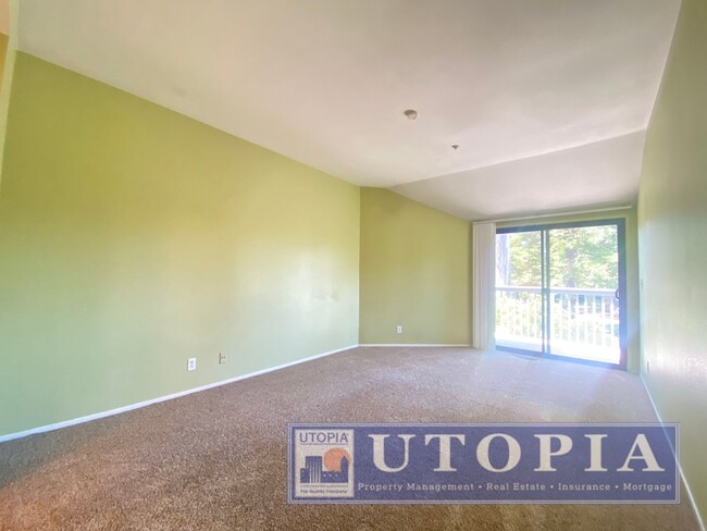 Building Photo - Spacious 2Bd/2Ba Townhouse with Loft in Ga...