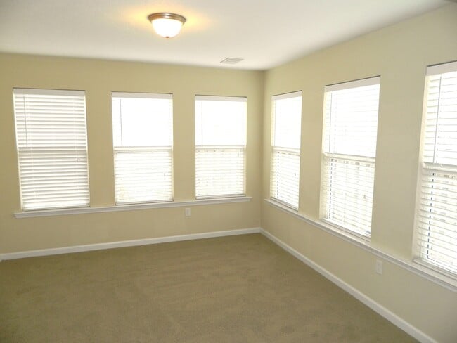 Building Photo - 2014 Kennesaw Way