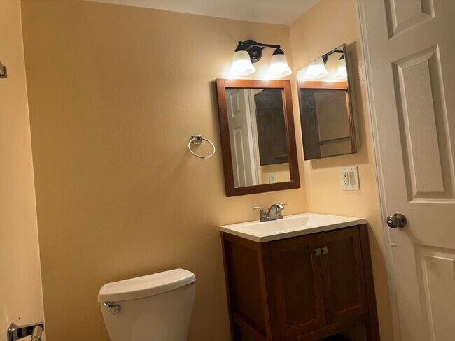 Building Photo - 30244 Southfield Rd