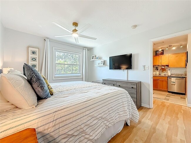 Building Photo - 3893 Pompano Dr SE