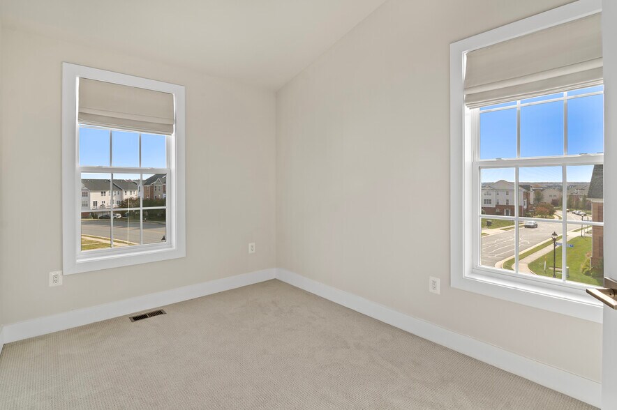 Building Photo - 23149 Dunlop Heights Ter