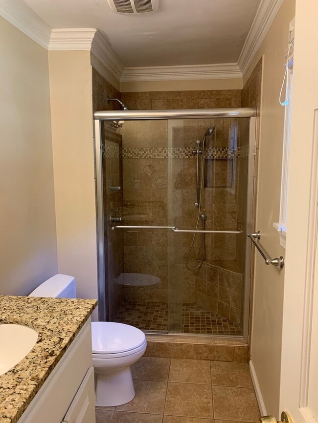 Building Photo - Spacious Ranch House in North Raleigh