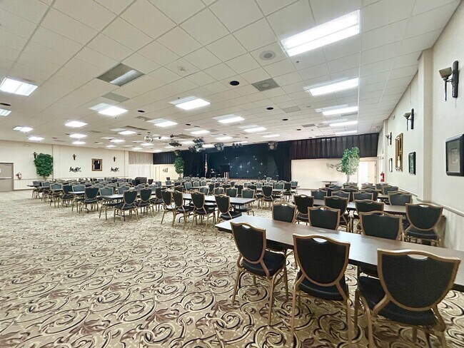 Building Photo - 4725 Lucerne Lakes Blvd E