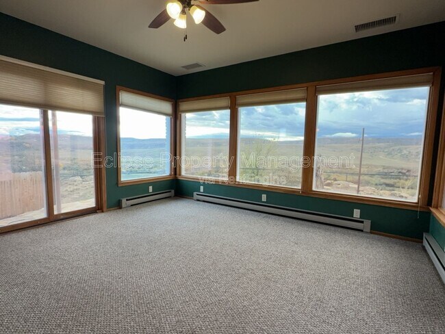 Building Photo - 2737 Sierra Vista Dr