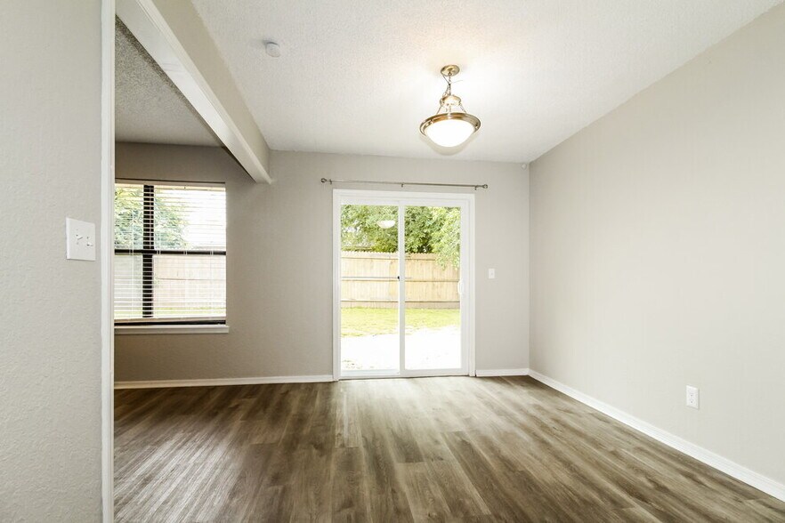 Building Photo - 2717 Paxton Pl