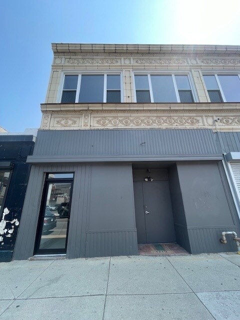 Primary Photo - 1719 W Chicago Ave
