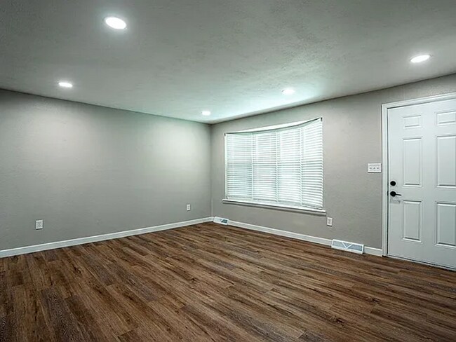 Building Photo - Remodeled 3 bedroom, 3 bath home with addi...