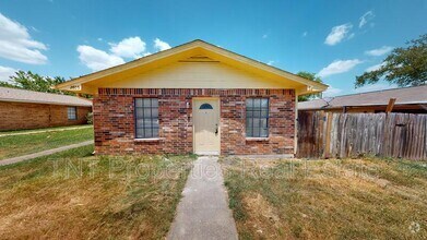 Building Photo - 2805 Sprucewood St