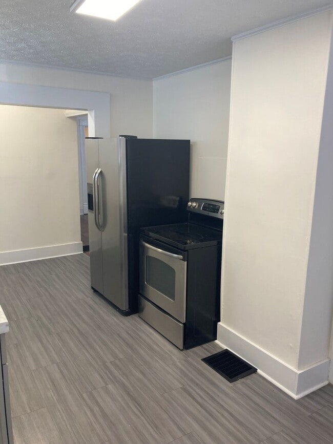 Building Photo - Two bedroom House For Rent S. Floyd Street