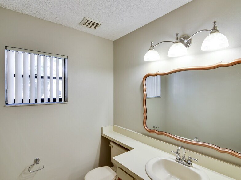 Building Photo - 1245 Crossfield Dr