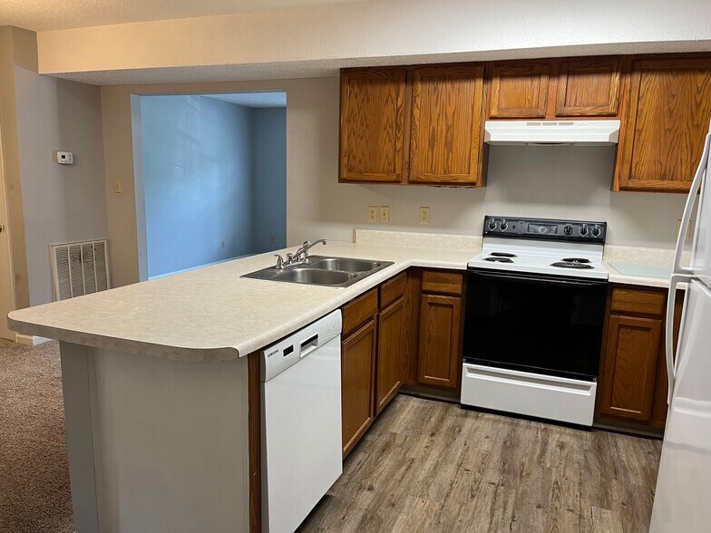 Building Photo - 2259 Forest Acres Dr