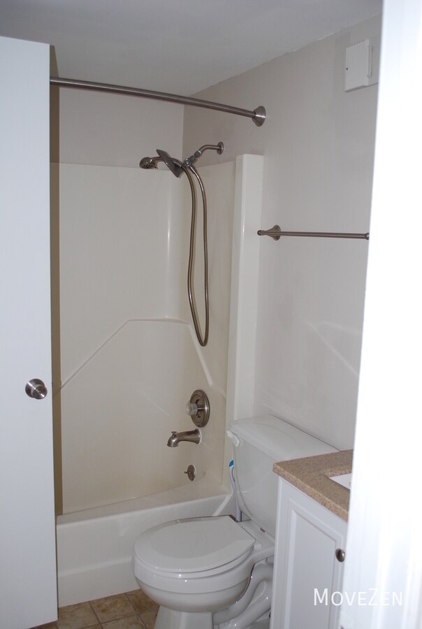 Building Photo - 1801 Canal Dr