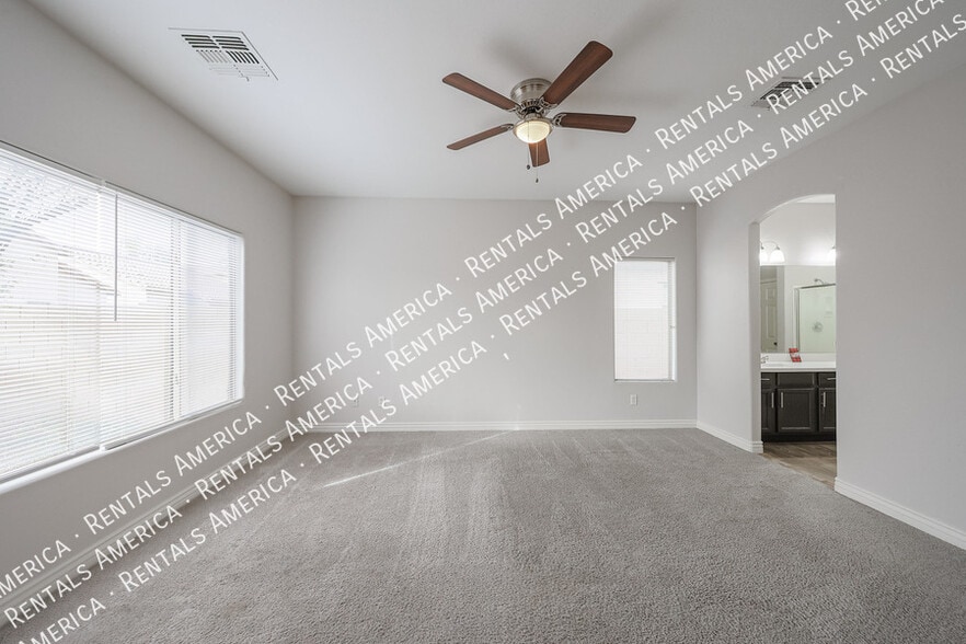 Building Photo - 8805 W Hilton Ave