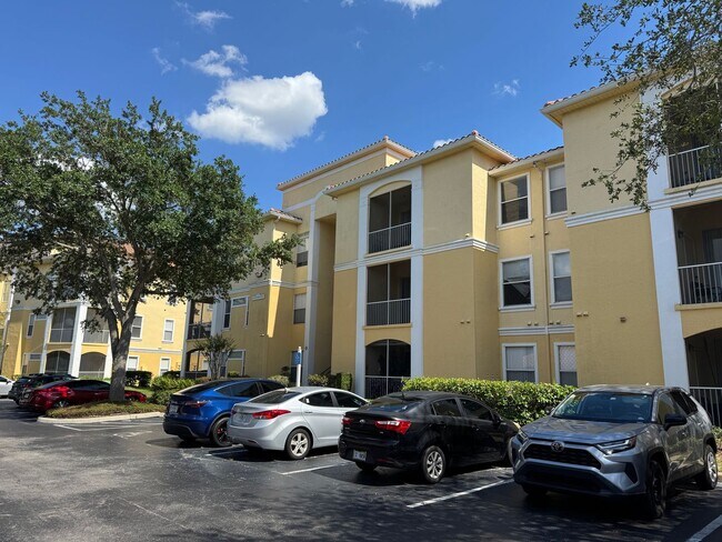 Building Photo - Fully Furnished 2-Bed, 2-Bath Condo with W...