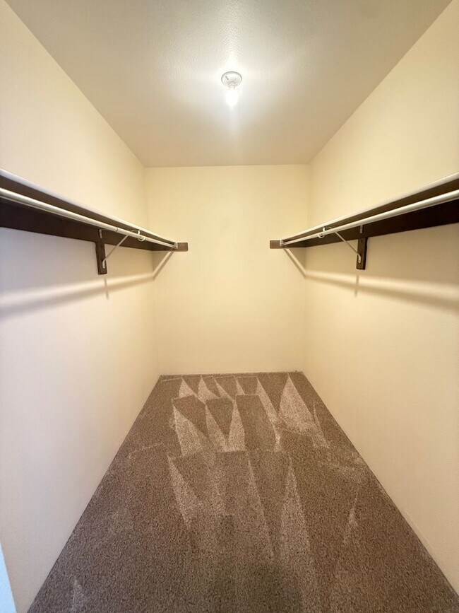 Building Photo - 2BR/2BA | Newly Renovated Condo| Nice views of grassy area | Community Pool!