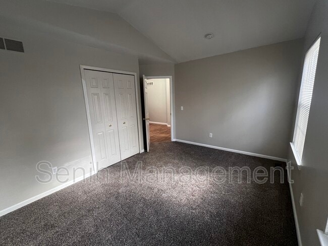 Building Photo - 315 Victorian Ln