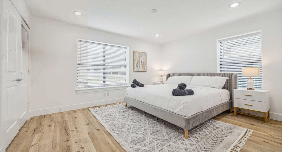 Building Photo - 5631 Cerritos Dr