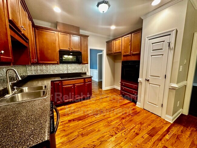 Building Photo - 190 Finley Ct