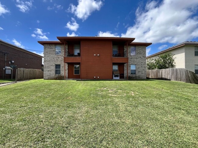 Building Photo - SECTION 8/HUD ACCEPTED - AVAILABLE NOW!
